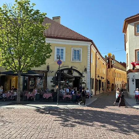 Barbacan - Old Town Center, Panoramic View & Parking *