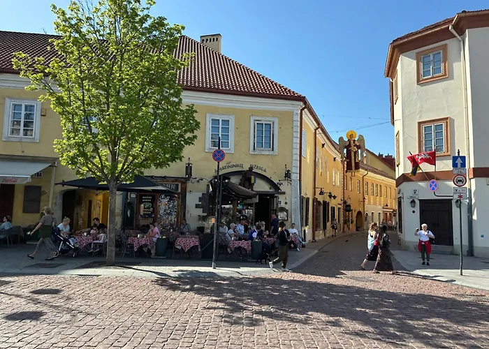 Barbacan - Old Town Center, Panoramic View & Parking *