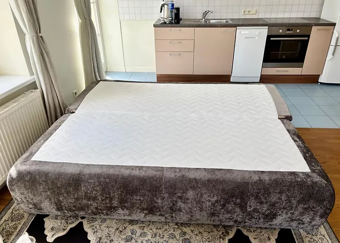 Barbacan - Old Town Center, Panoramic View & Parking *